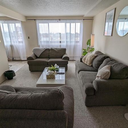Right Next To West Edmonton Mall With Free Parking 외부 사진