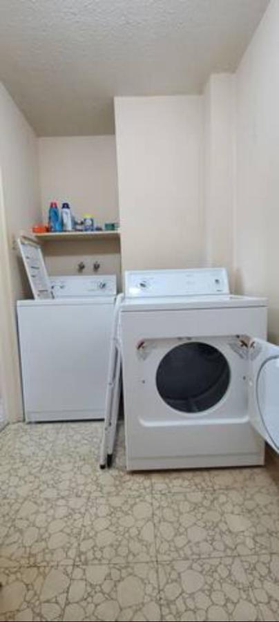 Right Next To West Edmonton Mall With Free Parking 외부 사진