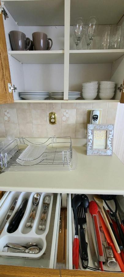 Right Next To West Edmonton Mall With Free Parking 외부 사진